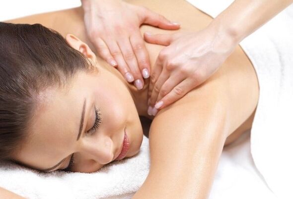 Xoa bóp khu vực cổ áo